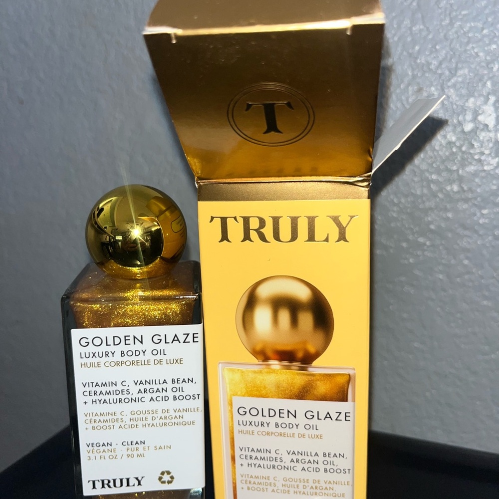 TRULY Golden Glaze Body Oil with Gold Shine
